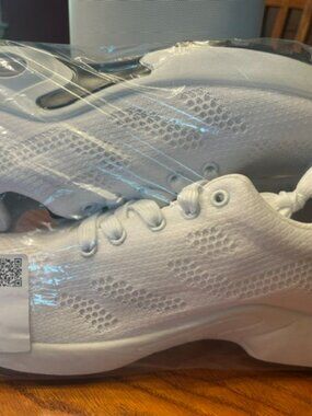 New, never worn Orthora 12 hr sneakers.